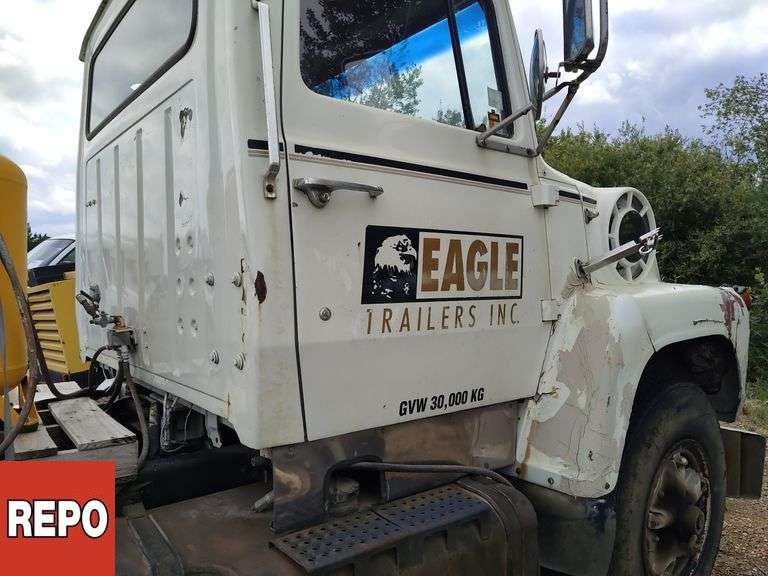 Non-Operable  .  Ford   9000  S/A  Cab & Chassis