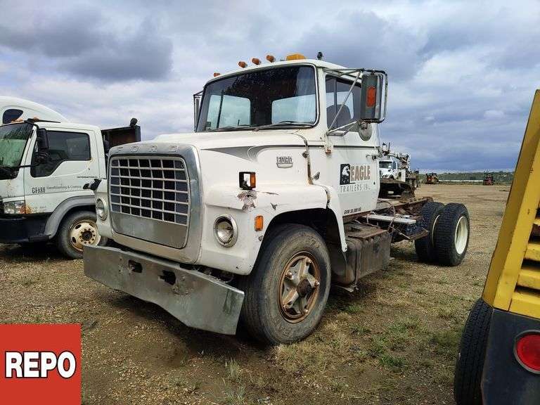 Non-Operable  .  Ford   9000  S/A  Cab & Chassis