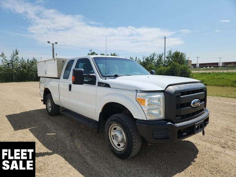 2011  Ford  F-250 Super Duty  4x4 XL 4dr SuperCab 6.8 ft. SB   4x4