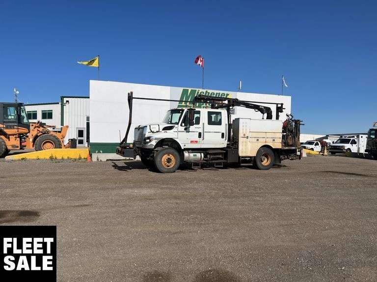 2013  International  WorkStar 7500  4X2 4dr Crew Cab  S/A  Service Truck