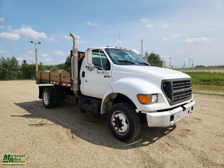 2002  Ford  F-650 Super Duty  S/A  Deck Truck