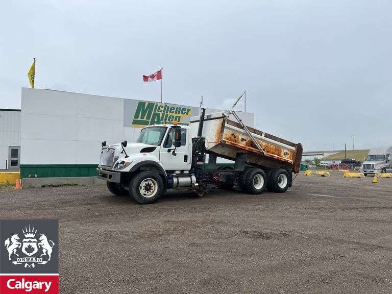 2016  International  WorkStar 7400  T/A  Plow Dump Truck