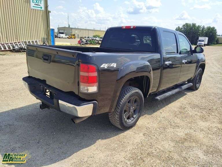 2008  GMC  Sierra 1500  Denali 4x4 Crew Cab SB