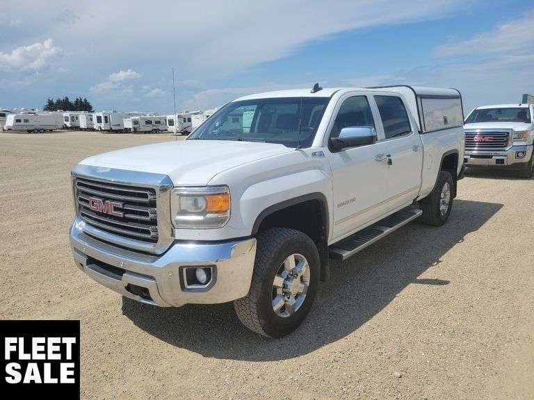 2018  GMC  Sierra 2500HD  4x4 SLT 4dr Crew Cab LB