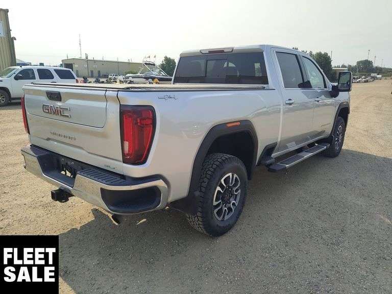 2021  GMC  Sierra 2500HD  4x4 SLT 4dr Crew Cab
