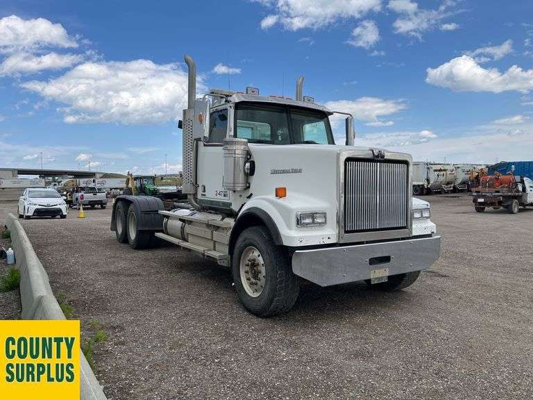2015  Western Star  4900 SF  T/A  Day Cab Tractor