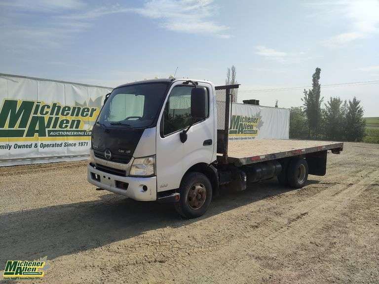 2012  Hino  155  S/A  Deck Truck