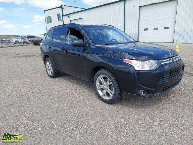 2014  Mitsubishi  Outlander  4WD 4dr SUV