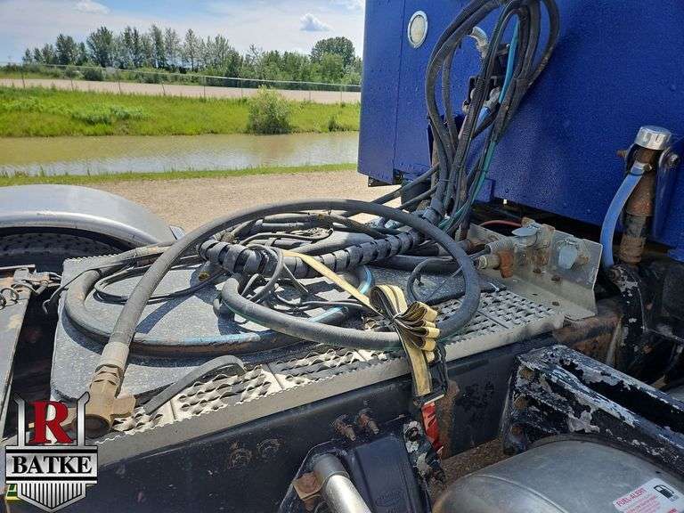 2009  Peterbilt  388  T/A  Wet Kit Sleeper Tractor