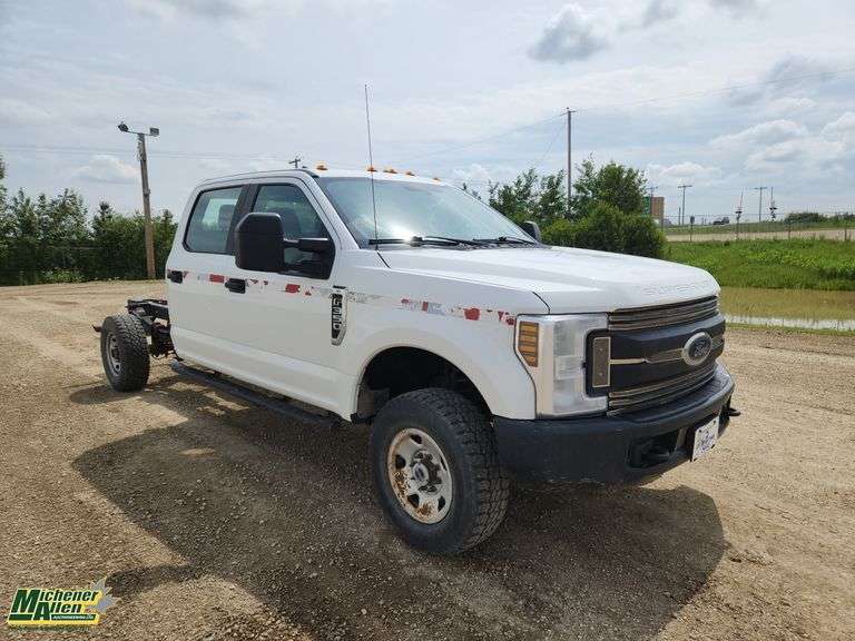 2019  Ford  F-350 Super Duty 4x4  Single Rear Wheel  Cab & Chassis
