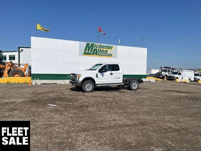 2017  Ford  F-350 Super Duty 4X4  Single Rear Wheel  Cab & Chassis
