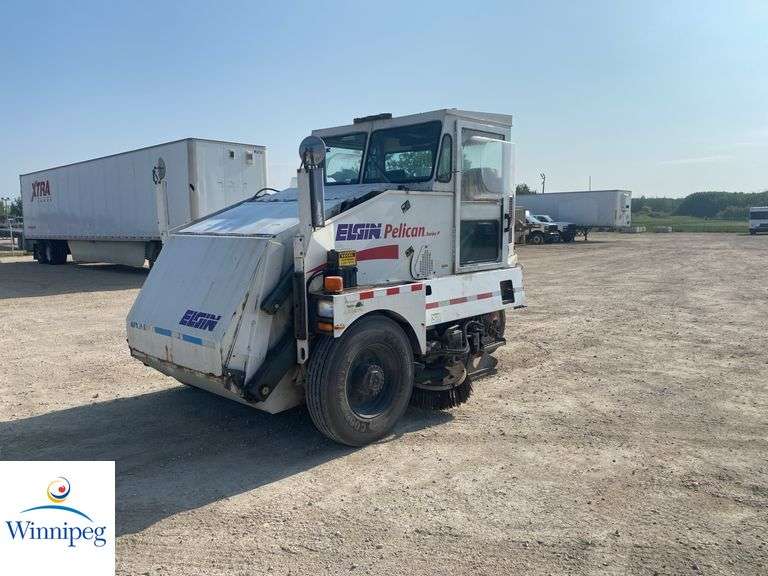 2002  Elgin  Pelican Series P  Elgin Sweeper CO.     Pelican Series P  Street Sweeper