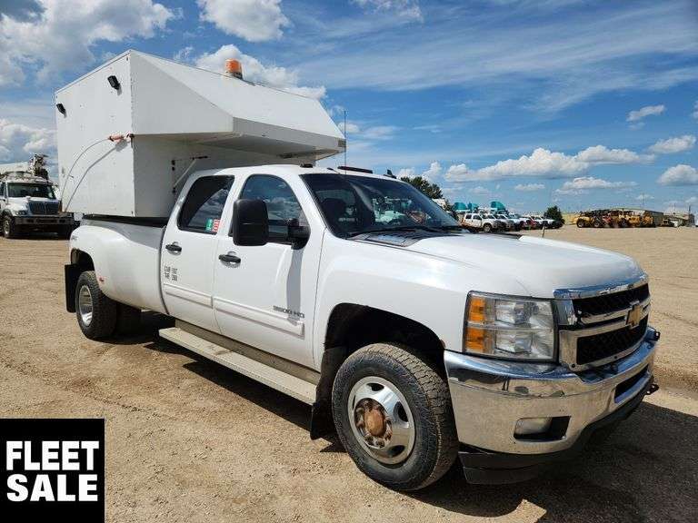 2012  Chevrolet  Silverado 3500HD  4x4 LT 4dr Crew Cab SRW  S/A  Service Truck