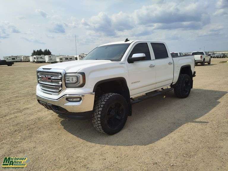 2016  GMC  Sierra 1500  4x4 SLT Crew Cab SB w/Lift