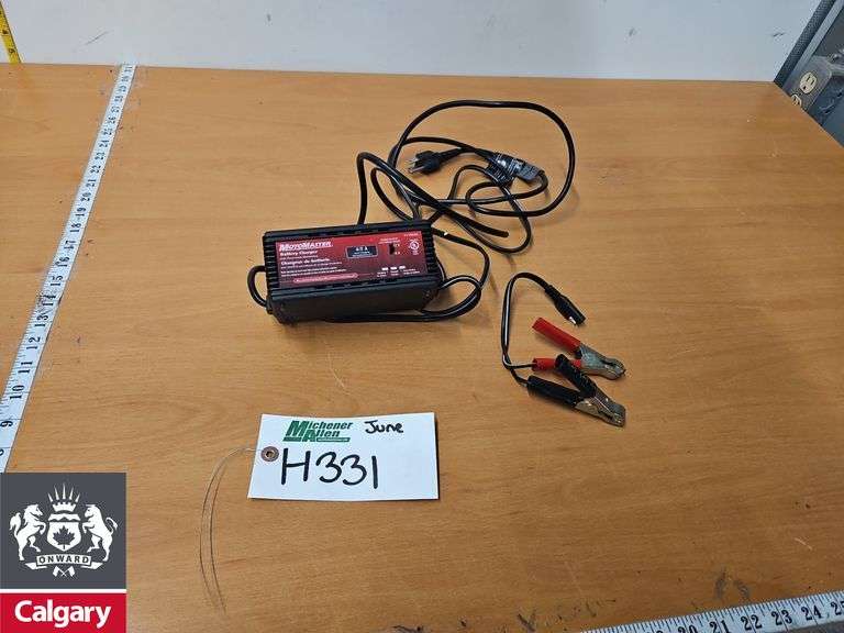 Motomaster Battery Charger