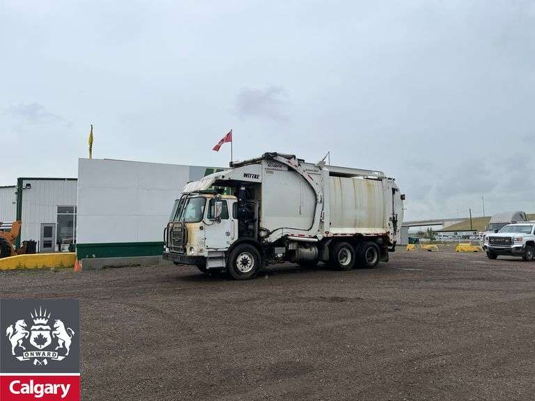 2015  Autocar  Xpeditor  T/A  Refuse Truck