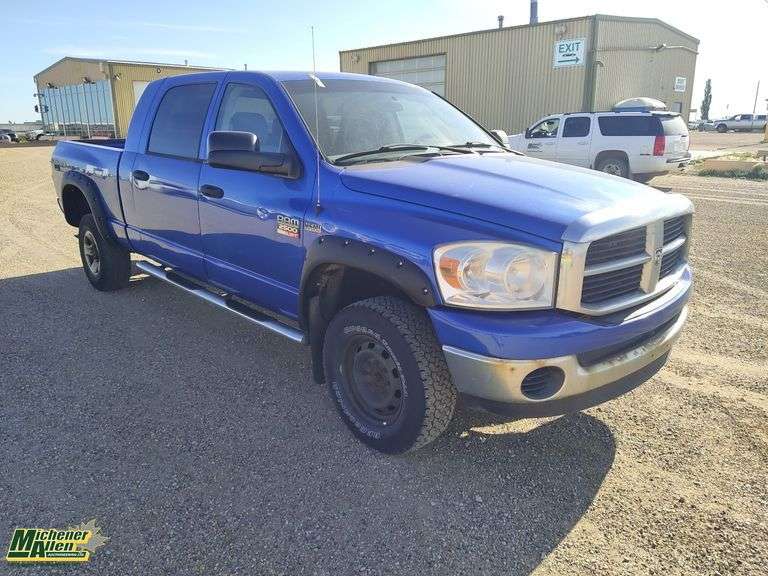 2008  Dodge  Ram 2500  4x4 SXT 4dr Mega Cab 6.3 ft. SB Hemi