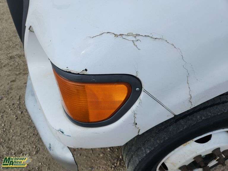 2002  Ford  F-650 Super Duty  S/A  Deck Truck