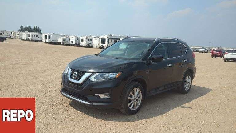 2017  Nissan  Rogue  AWD SV 4dr Crossover