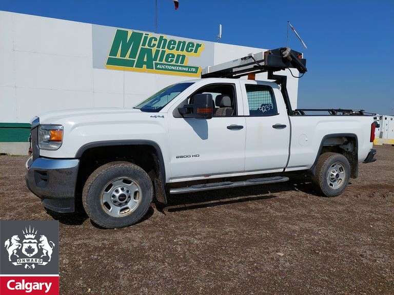 2017  GMC  Sierra 2500 Heavy Duty  4x4 4dr Crew Cab SB