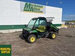 John Deere  825E