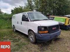 Non-Operable  2003  GMC  Savana  Cargo Van