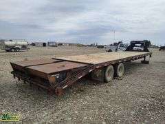 2015  PJ Trailers  T/A  26 ft. 8 in.  Gooseneck Equipment Trailer