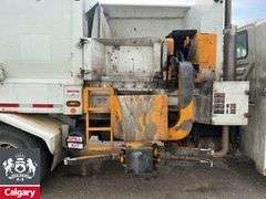 2018  International  WorkStar 7400  T/A  Refuse Truck