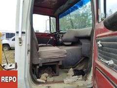 Non-Operable  .  Ford   9000  S/A  Cab & Chassis