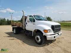 2002  Ford  F-650 Super Duty  S/A  Deck Truck