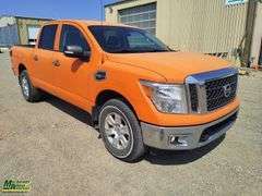 2017  Nissan  Titan  4x4 Crew Cab SB