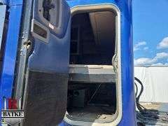 2009  Peterbilt  388  T/A  Wet Kit Sleeper Tractor