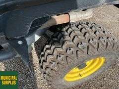 John Deere  825E