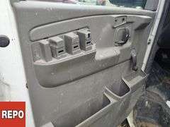 Non-Operable  2003  GMC  Savana  Cargo Van