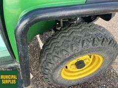 John Deere  825E