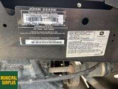 John Deere  825E
