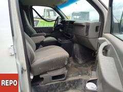 Non-Operable  2003  GMC  Savana  Cargo Van