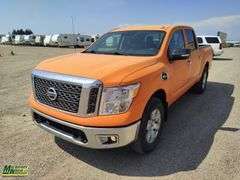 2017  Nissan  Titan  4x4 Crew Cab SB