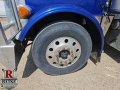 2009  Peterbilt  388  T/A  Wet Kit Sleeper Tractor