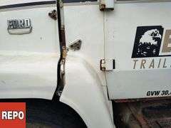 Non-Operable  .  Ford   9000  S/A  Cab & Chassis
