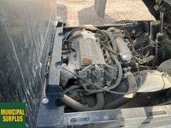 John Deere  825E