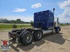 2009  Peterbilt  388  T/A  Wet Kit Sleeper Tractor