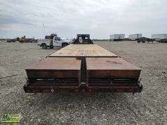 2015  PJ Trailers  T/A  26 ft. 8 in.  Gooseneck Equipment Trailer