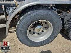 2009  Peterbilt  388  T/A  Wet Kit Sleeper Tractor