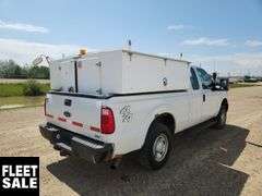 2011  Ford  F-250 Super Duty  4x4 XL 4dr SuperCab 6.8 ft. SB   4x4