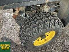 John Deere  825E