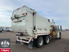 2018  International  WorkStar 7400  T/A  Refuse Truck