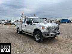 2015  Ford  F-350 Super Duty  4x4 XLT 4dr SuperCab 6.8 ft. SB SRW Pickup  S/A  Service Truck