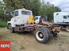 Non-Operable  .  Ford   9000  S/A  Cab & Chassis