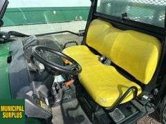 John Deere  825E